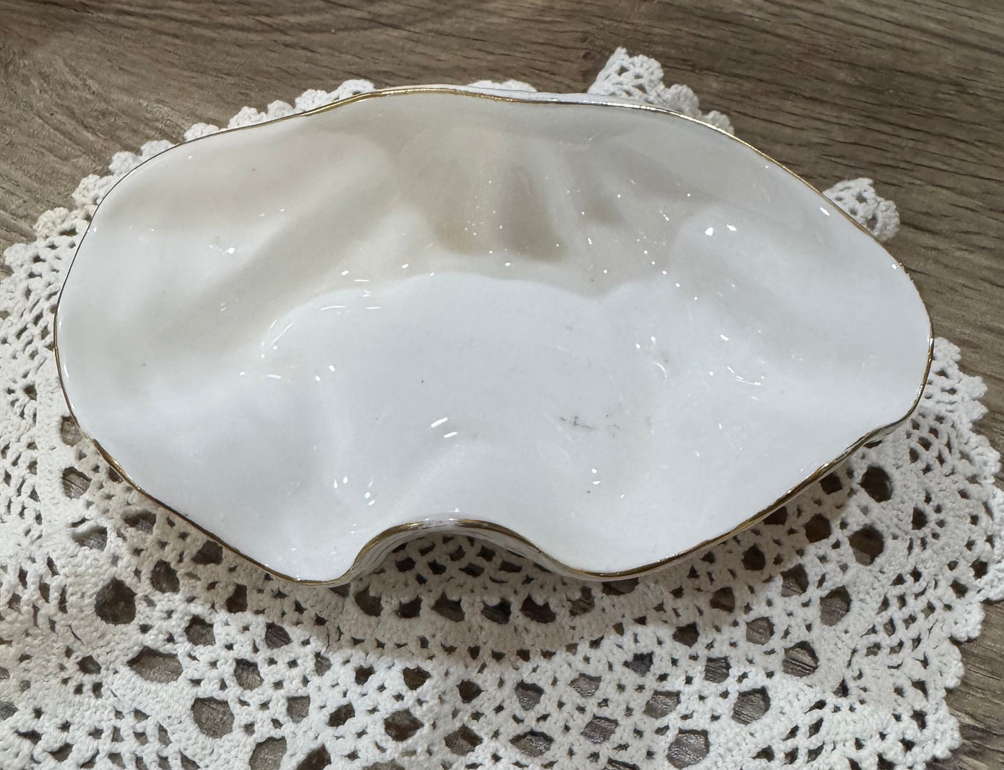 Clam Shell Dish