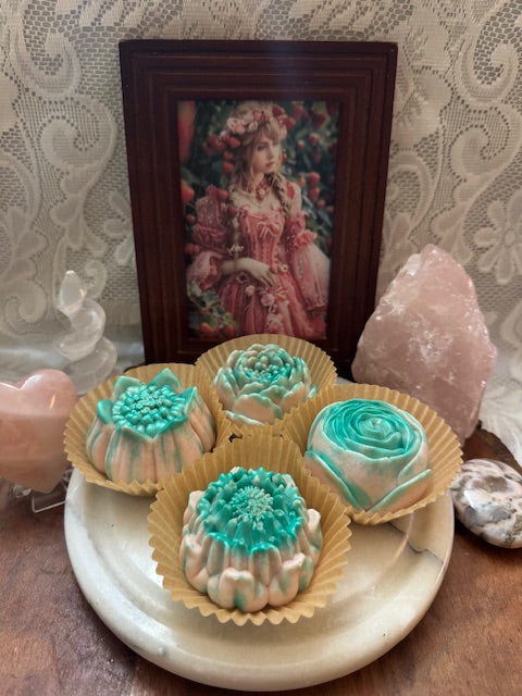 Oatmeal Soap-Strawberry & Cream -Flowers
